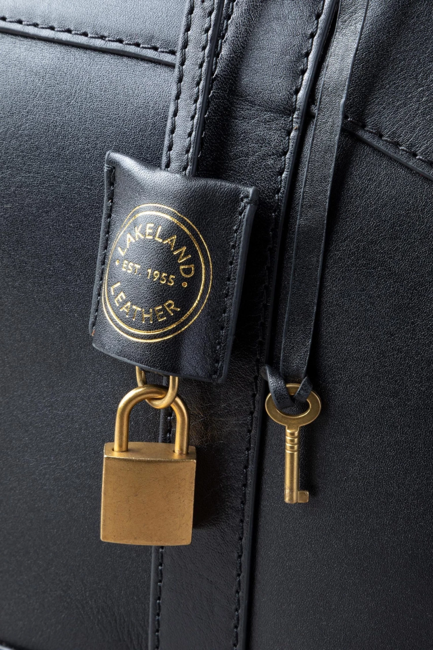 Lakeland Leather Heritage Leather Overnight Bag Black 9 Lakeland Leather Heritage Leather Overnight Bag Black - Image 7