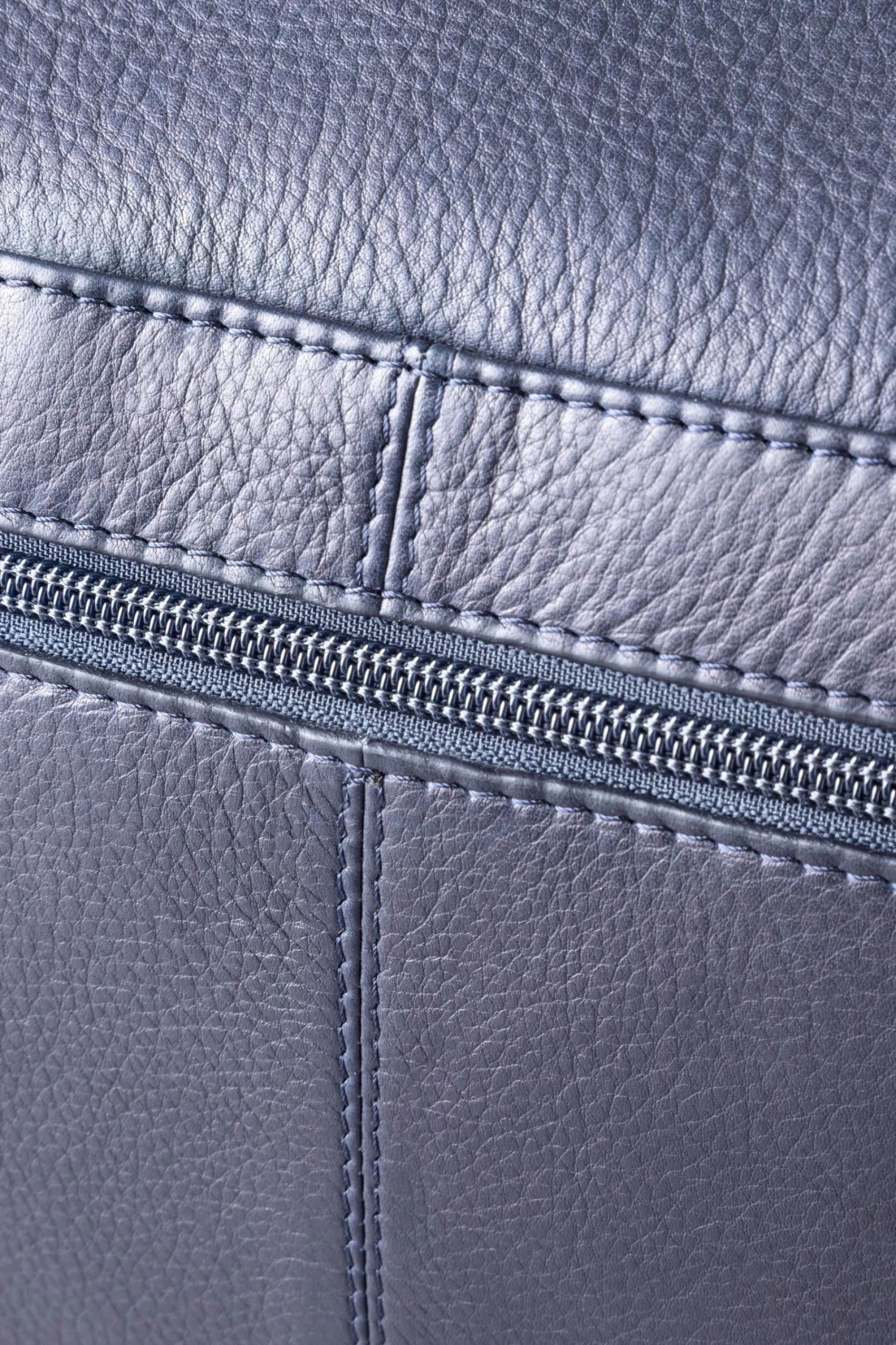 Lakeland Leather Ennerdale Leather Handbag Black 6 Lakeland Leather Ennerdale Leather Handbag Black - Image 4