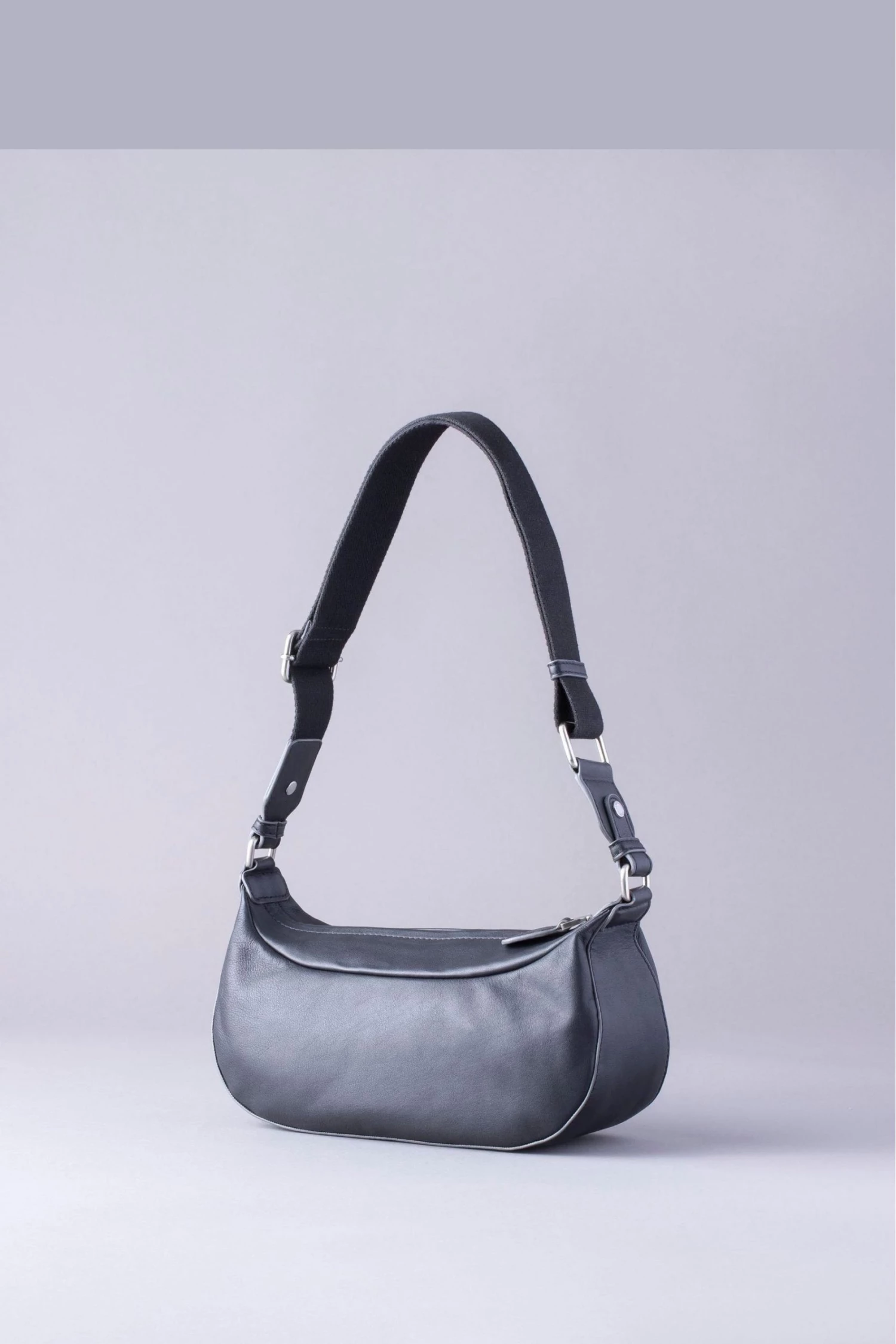 Lakeland Leather Fairfield Sling Bag Black 4 Lakeland Leather Fairfield Sling Bag Black - Image 2