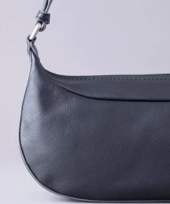 Lakeland Leather Fairfield Sling Bag Black 11 Lakeland Leather Fairfield Sling Bag Black -Lakeland Leather Sales unnamed file 184 scaled