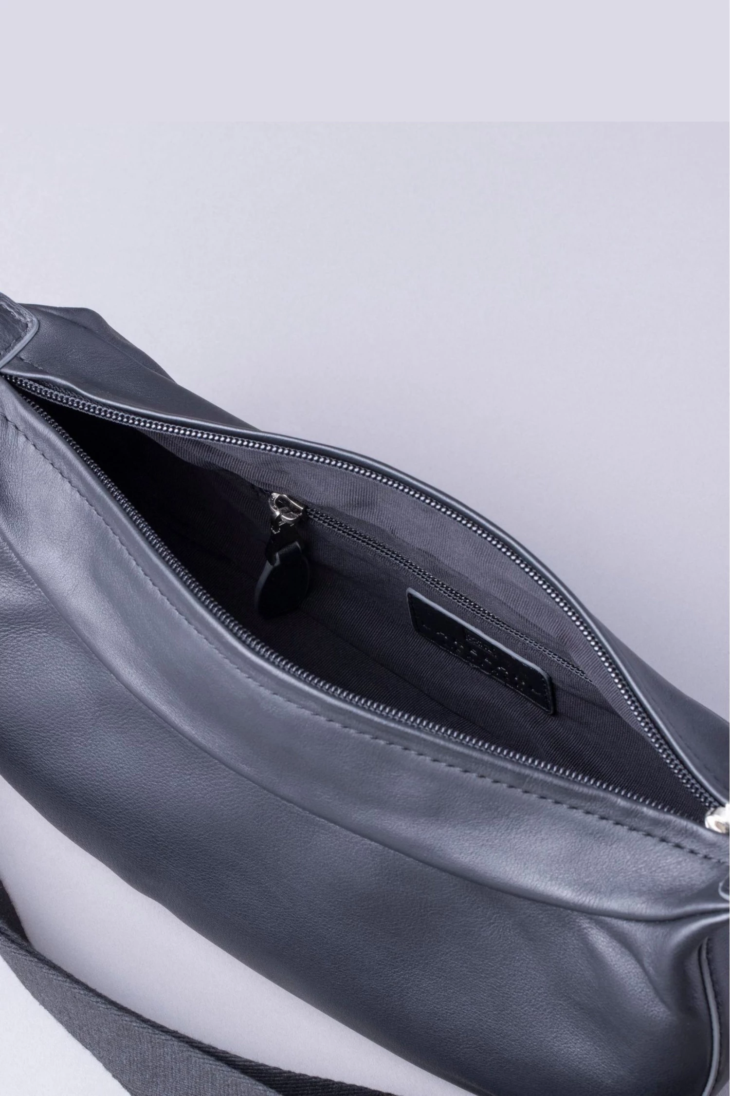 Lakeland Leather Fairfield Sling Bag Black 6 Lakeland Leather Fairfield Sling Bag Black - Image 4