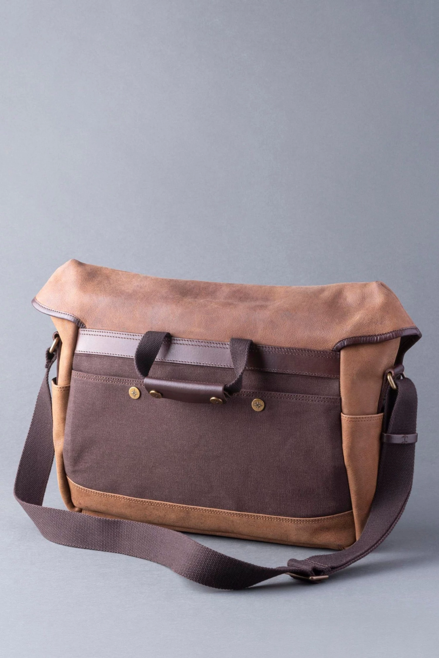 Lakeland Leather Brown Hawksdale Leather Messenger Bag 4 Lakeland Leather Brown Hawksdale Leather Messenger Bag - Image 2