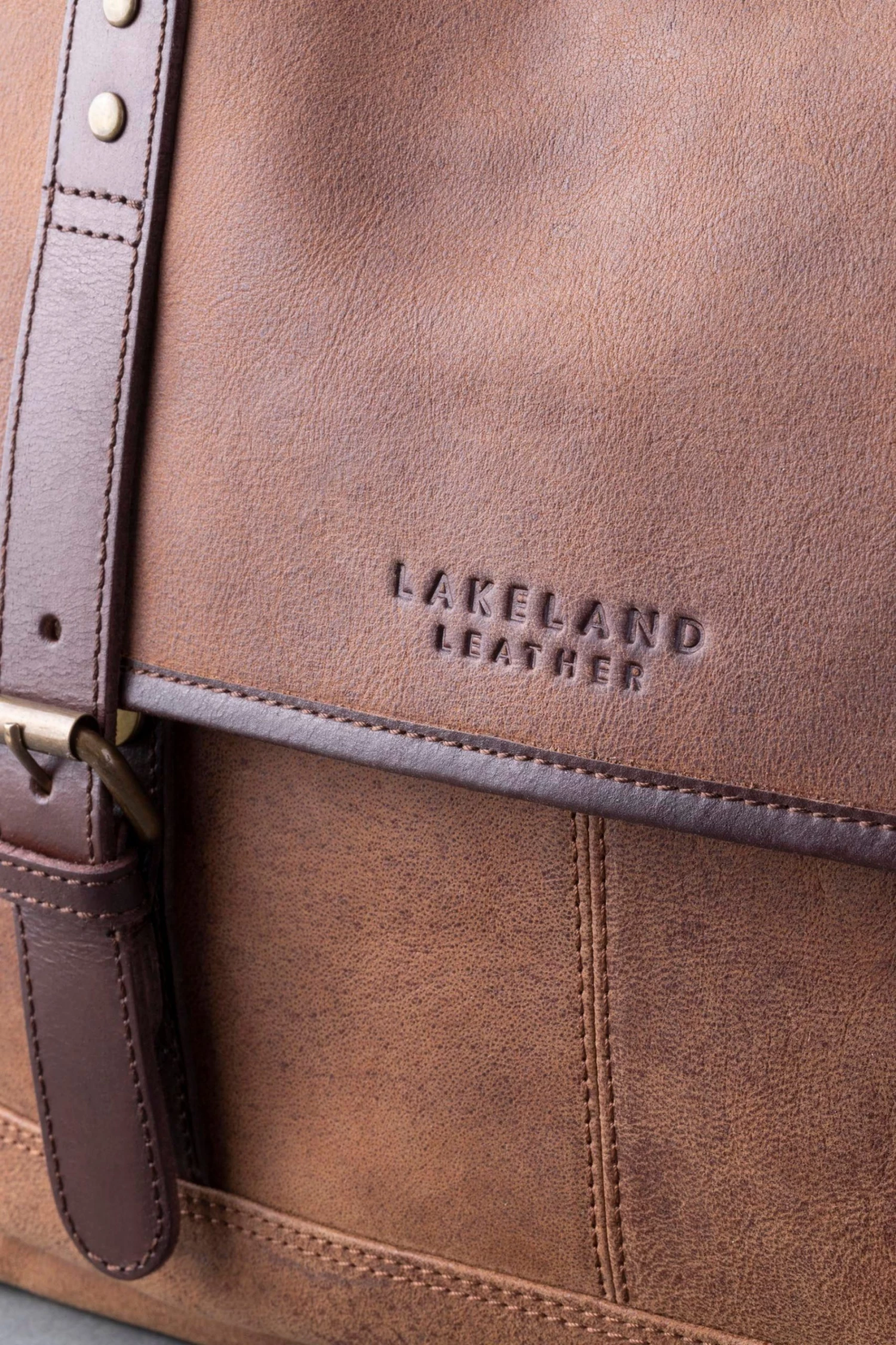 Lakeland Leather Brown Hawksdale Leather Messenger Bag 5 Lakeland Leather Brown Hawksdale Leather Messenger Bag - Image 3
