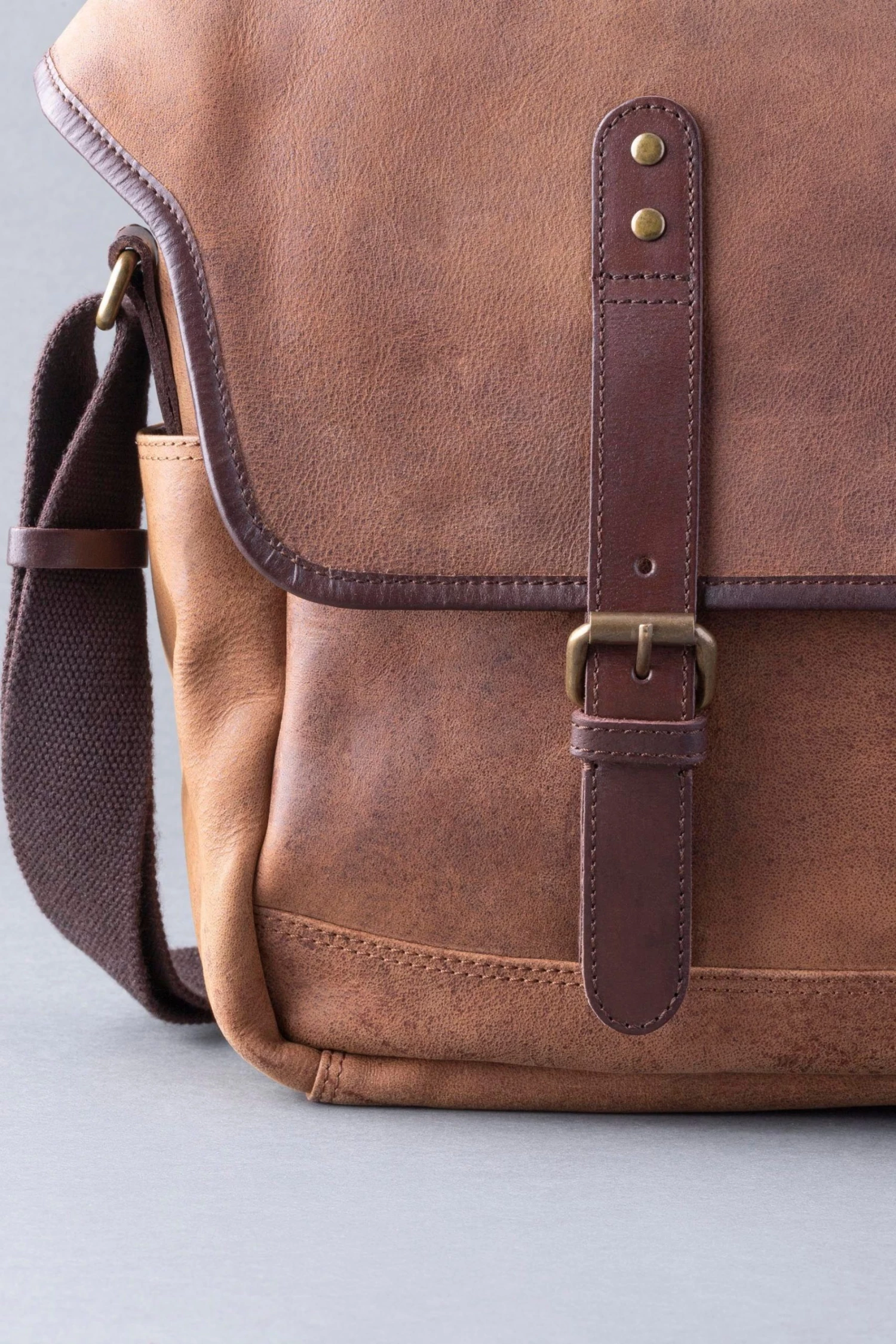 Lakeland Leather Brown Hawksdale Leather Messenger Bag 8 Lakeland Leather Brown Hawksdale Leather Messenger Bag - Image 6