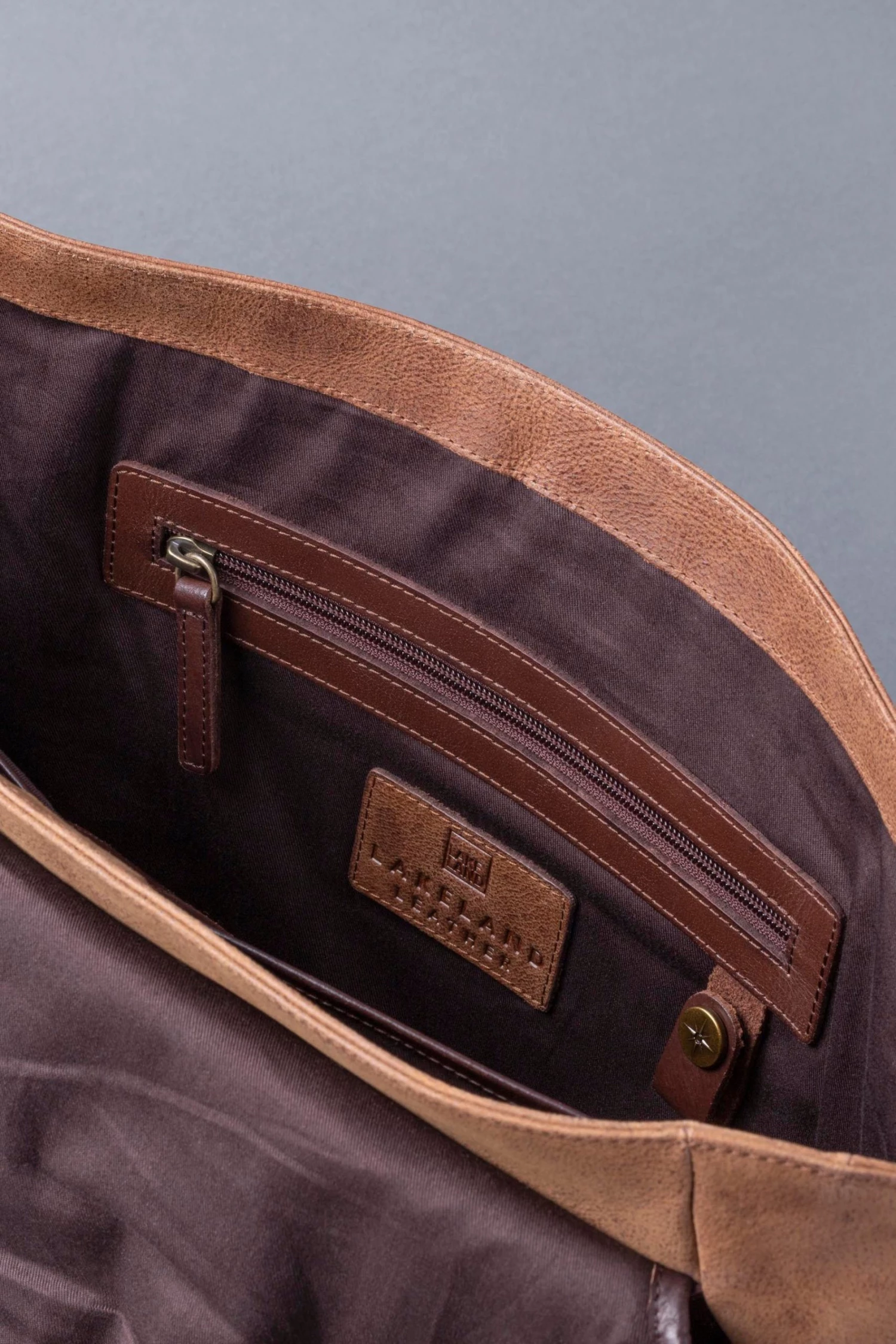 Lakeland Leather Brown Hawksdale Leather Messenger Bag 9 Lakeland Leather Brown Hawksdale Leather Messenger Bag - Image 7