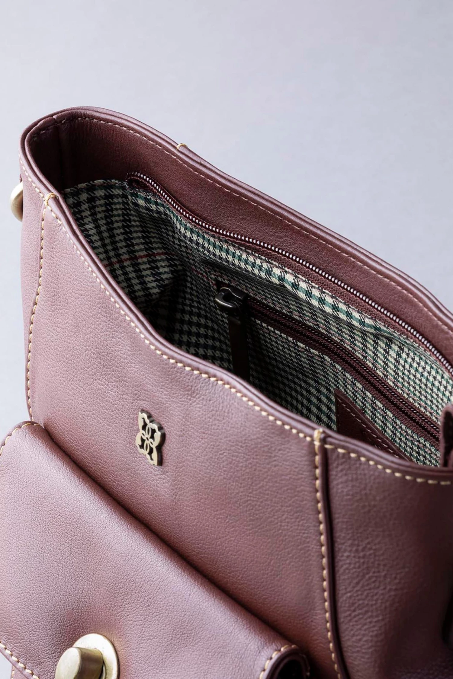 Lakeland Leather Rickerby Chestnut Leather Cross Body Bag 5 Lakeland Leather Rickerby Chestnut Leather Cross Body Bag - Image 3