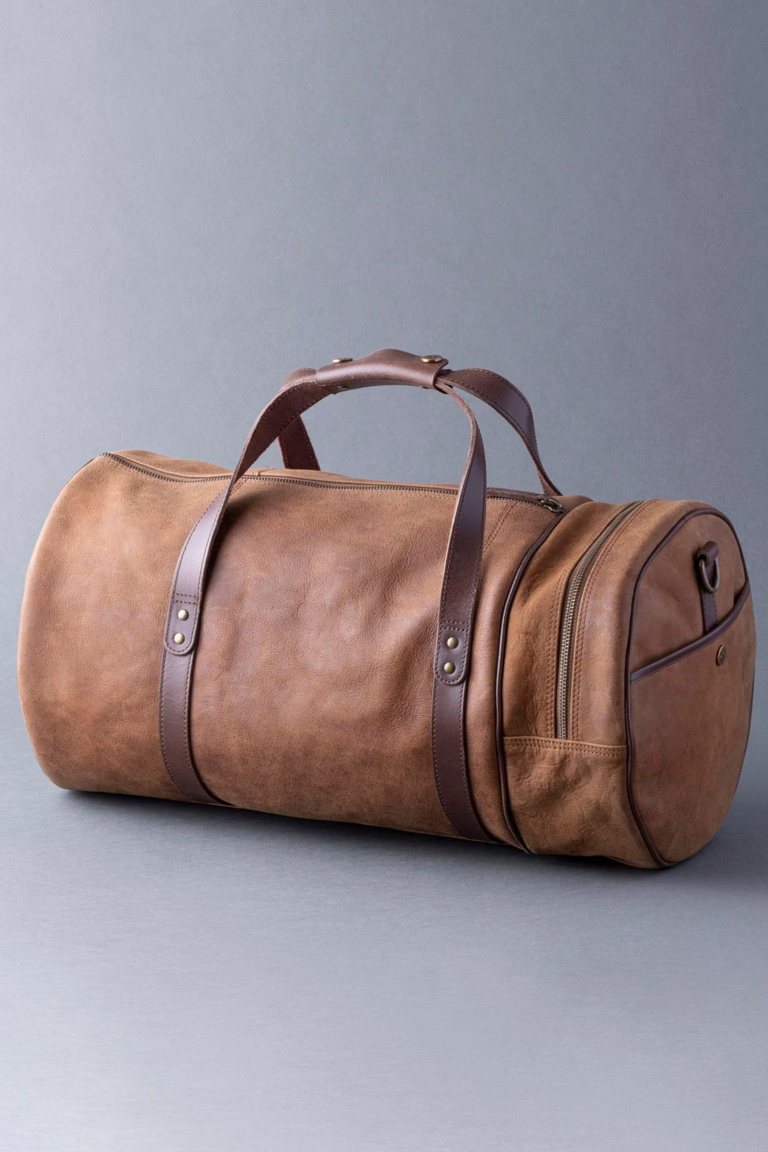 Lakeland Leather Brown Hawksdale Leather Barrel Holdall 3 Lakeland Leather Brown Hawksdale Leather Barrel Holdall
