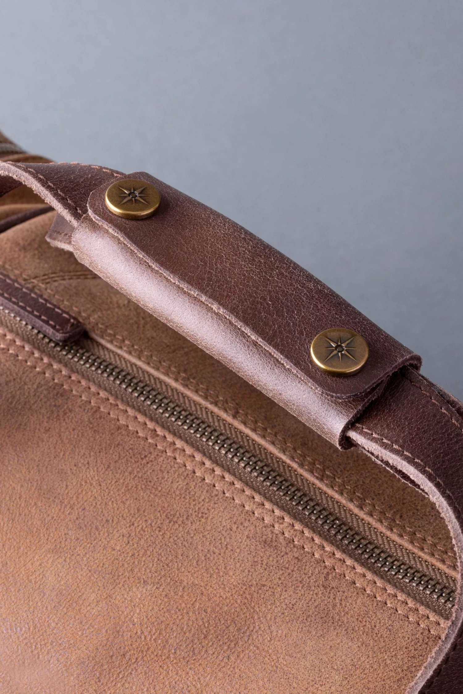 Lakeland Leather Brown Hawksdale Leather Barrel Holdall 9 Lakeland Leather Brown Hawksdale Leather Barrel Holdall - Image 7