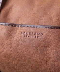 Lakeland Leather Brown Hawksdale Leather Barrel Holdall 18 Lakeland Leather Brown Hawksdale Leather Barrel Holdall -Lakeland Leather Sales unnamed file 255 scaled