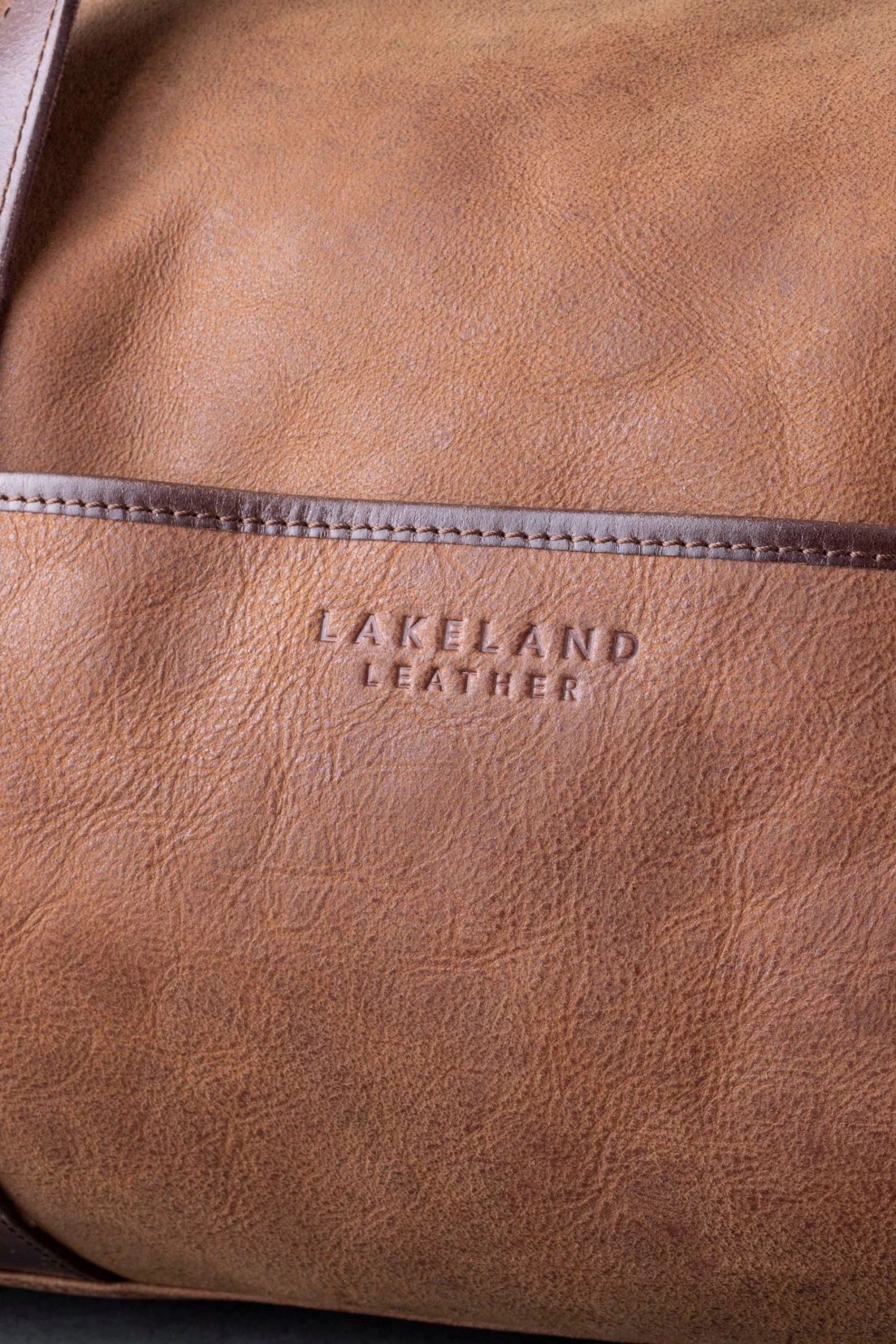 Lakeland Leather Brown Hawksdale Leather Barrel Holdall 10 Lakeland Leather Brown Hawksdale Leather Barrel Holdall - Image 8