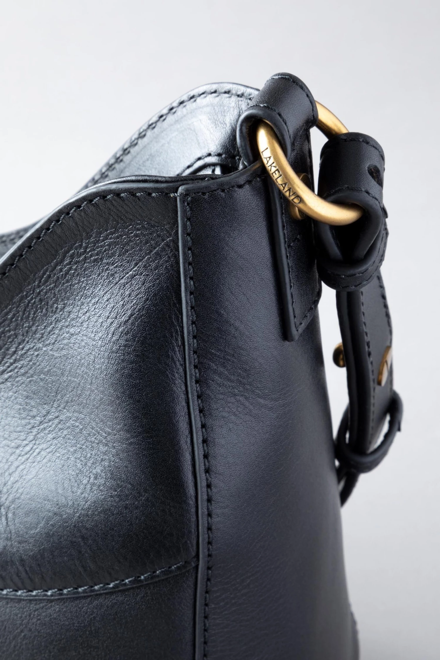 Lakeland Leather Heritage Leather Shoulder Bag Black 7 Lakeland Leather Heritage Leather Shoulder Bag Black - Image 5