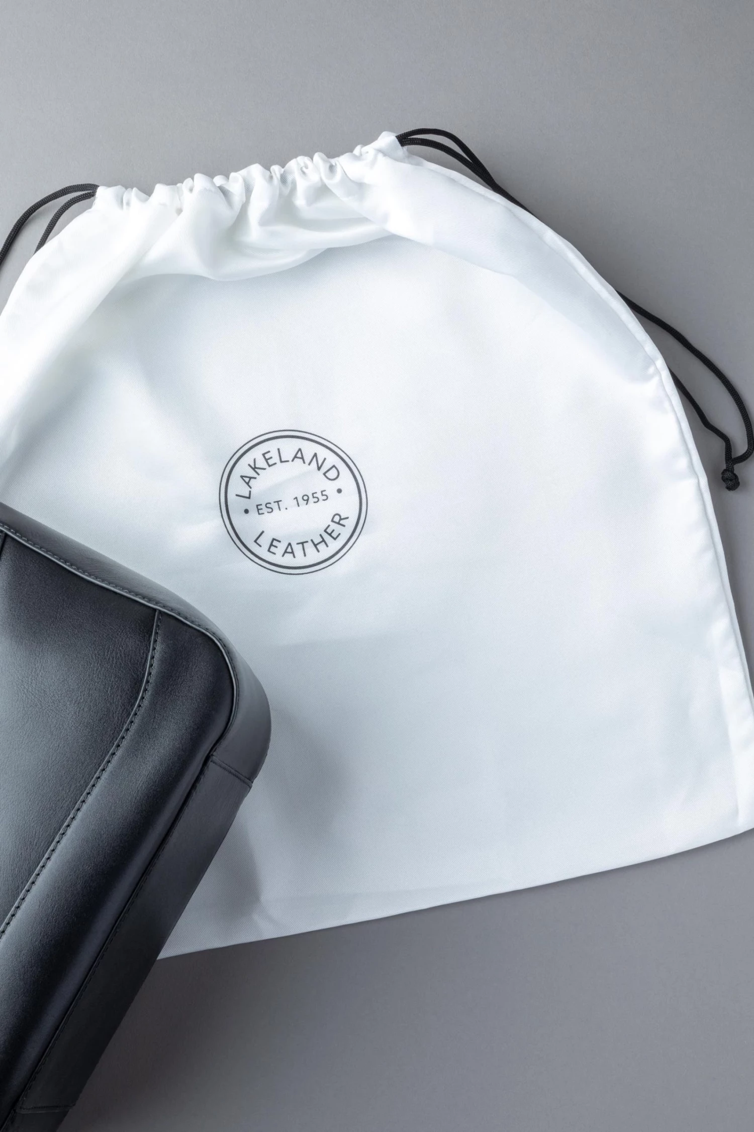 Lakeland Leather Heritage Leather Shoulder Bag Black 9 Lakeland Leather Heritage Leather Shoulder Bag Black - Image 7