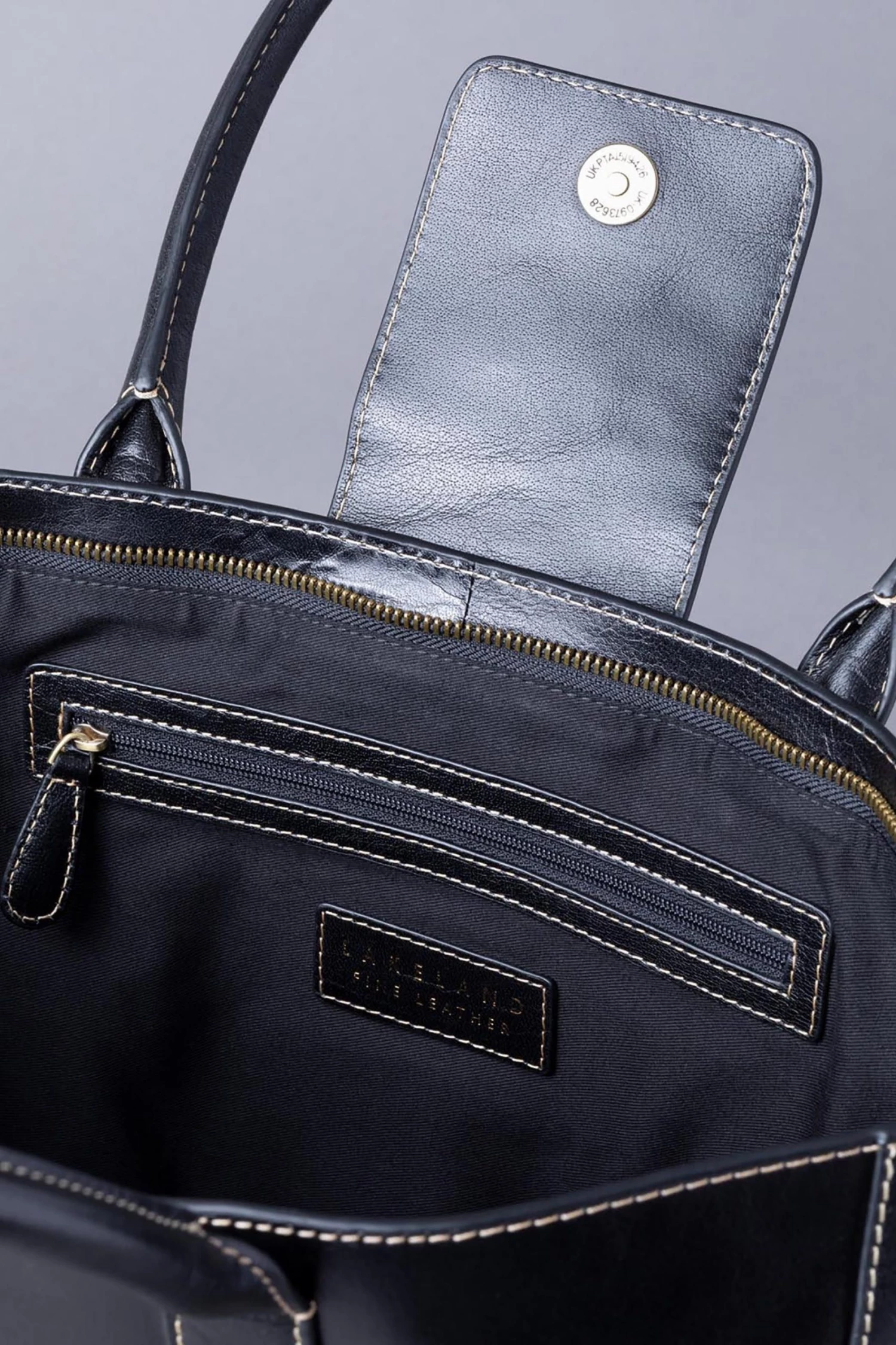 Lakeland Leather Birthwaite Leather Shopper Bag Black 8 Lakeland Leather Birthwaite Leather Shopper Bag Black - Image 6