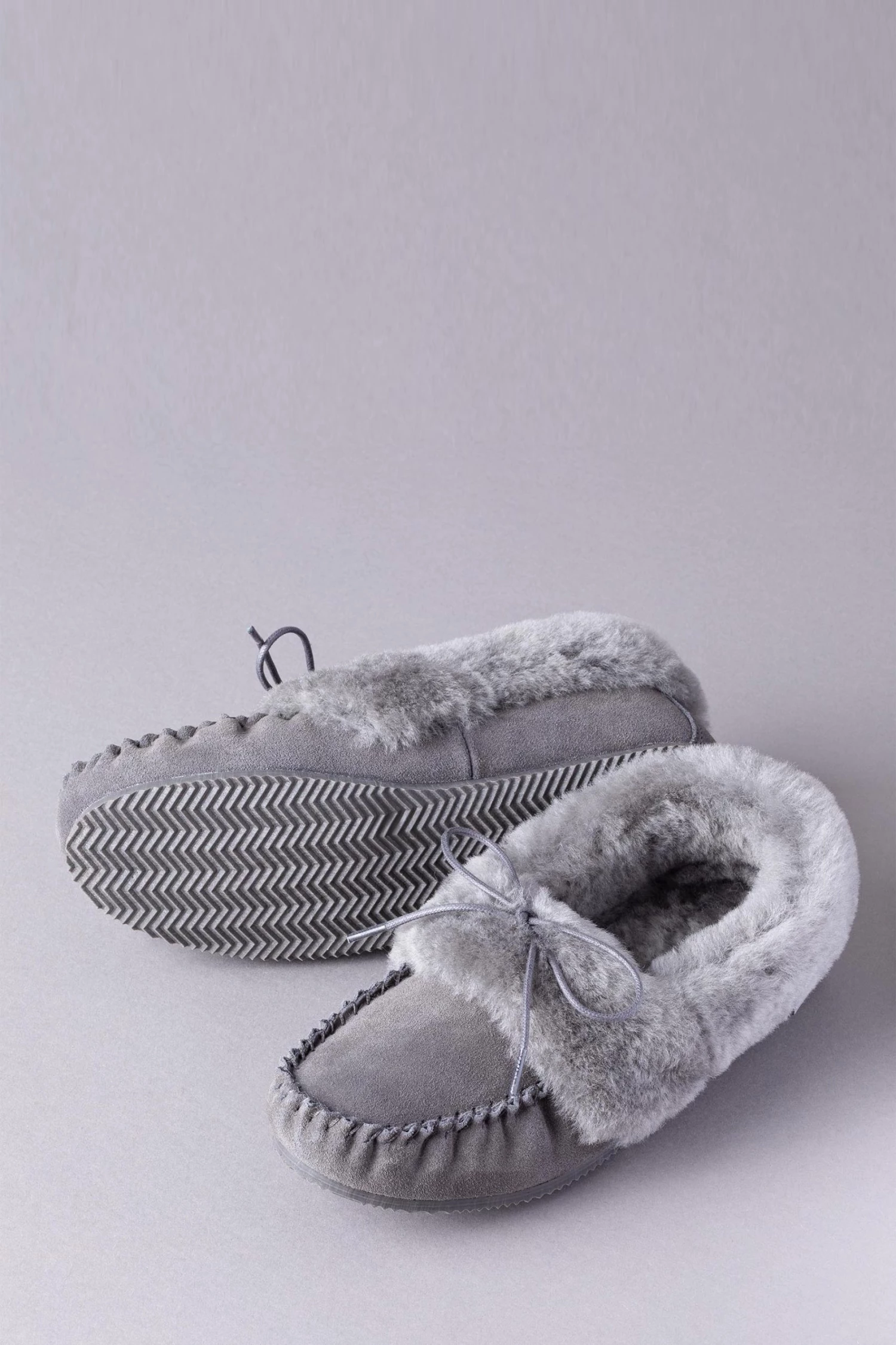 Lakeland Leather Ladies Sheepskin Moccasin Slippers Tan Brown 4 Lakeland Leather Ladies Sheepskin Moccasin Slippers Tan Brown - Image 2