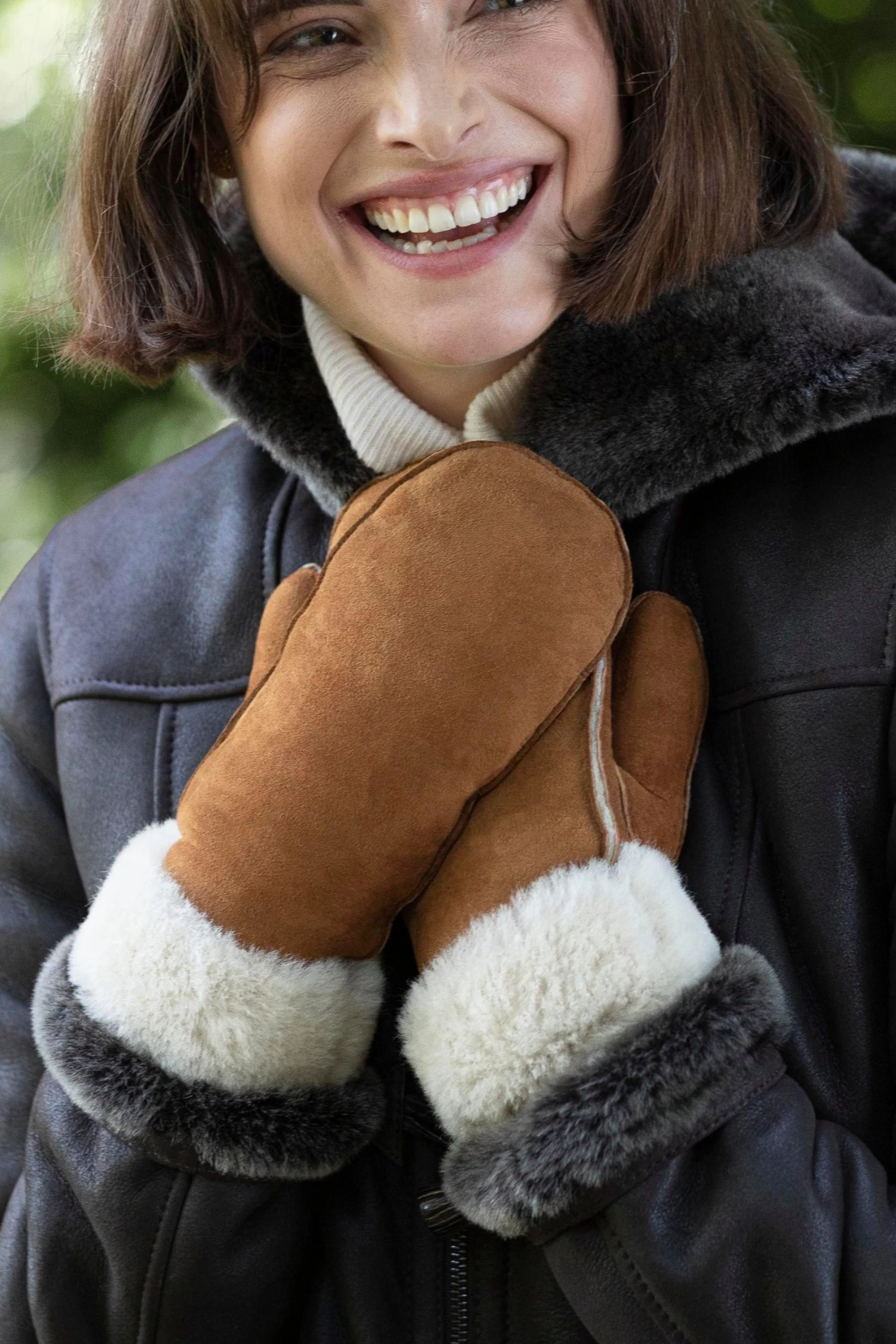 Lakeland Leather Ladies Classic Sheepskin Mittens Tan Brown 7 Lakeland Leather Ladies Classic Sheepskin Mittens Tan Brown - Image 5